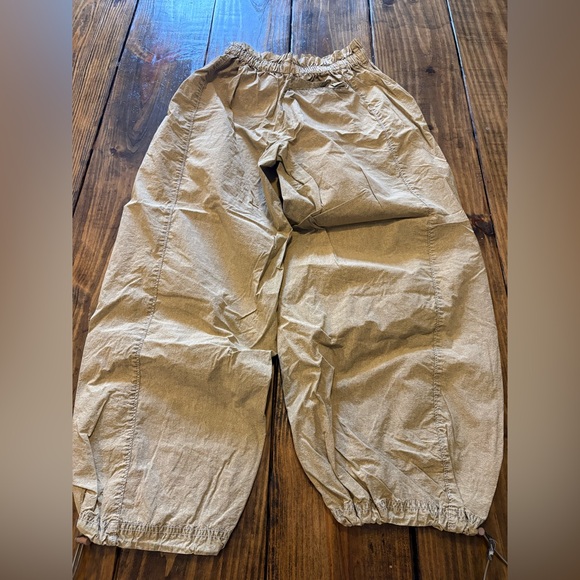 Urban Outfitters Beige Parachute Pants - Picture 2 of 6